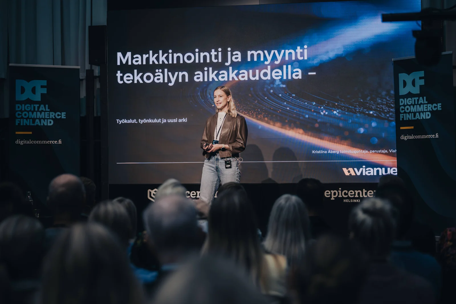 Kristiina Åberg speaking about marketing, sales and AI at a Digital Commerce Finland event